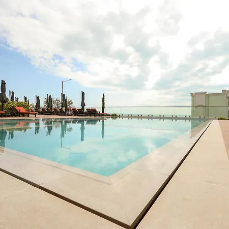 Seaview & Pool