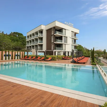 Seaview & Pool Apartment