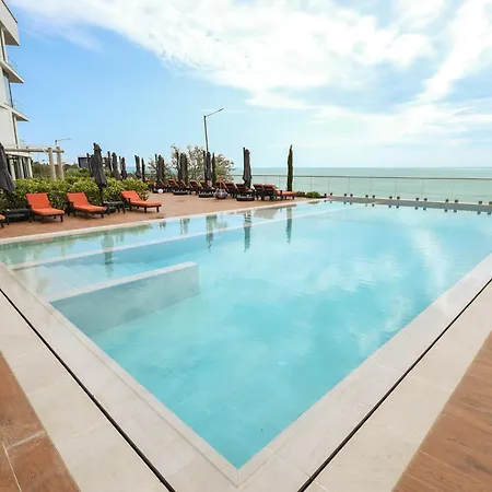 Seaview & Pool Varna