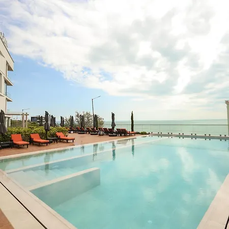 Seaview & Pool Apartment *