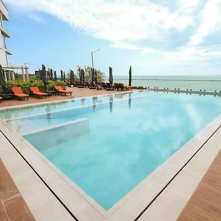 Seaview & Pool * Varna