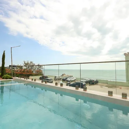 Seaview & Pool Varna